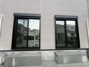 リンテック Nova35 遮熱フィルム施工後の住宅外観|外からの視線を抑えた落ち着いた反射仕上がり