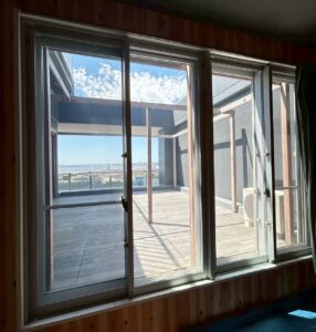 横浜市高層・タワーマンション南面窓|西日が強く室内が暑くなる遮熱フィルム施工後の様子