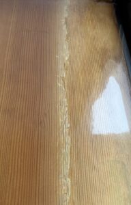 家具とフローリングの日焼け比較|紫外線と熱による色あせの実例と窓ガラスフィルム対策